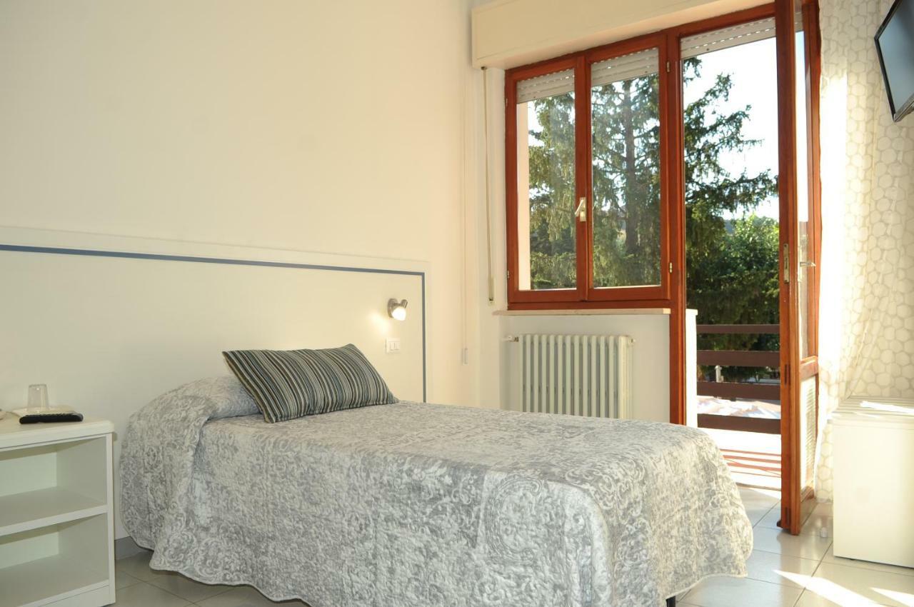 Albergo Ester Piandimeleto Exterior foto